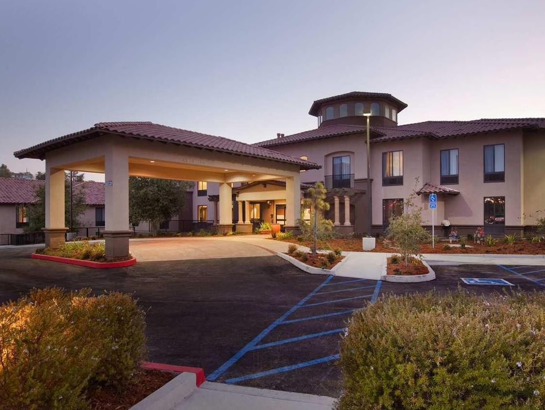 Hampton Inn & Suites Arroyo Grande Exterior photo