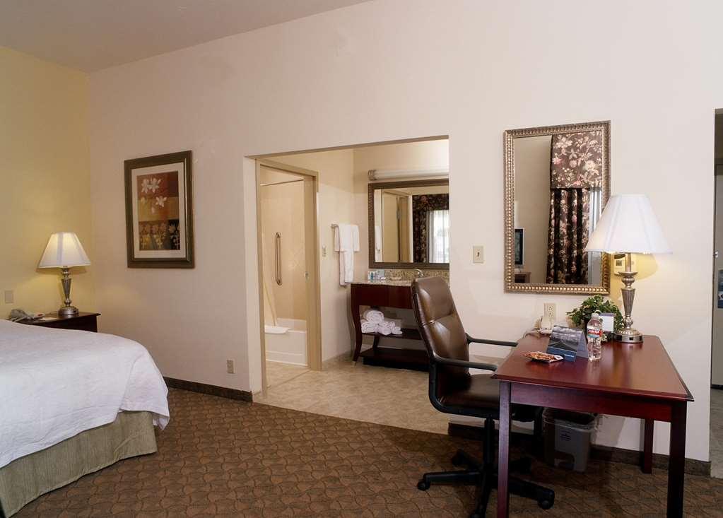 Hampton Inn & Suites Arroyo Grande Room photo